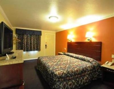 фото отеля Red Carpet Inn and Suites Cheshire