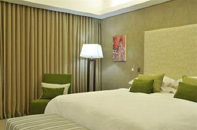 фото отеля Hollow On The Square Cape Town City Hotel