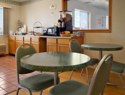 фото отеля Super 8 Macomb