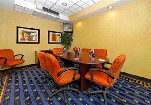 фото отеля SpringHill Suites by Marriott Greensboro