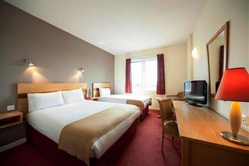 фото отеля Jurys Inn Milton Keynes