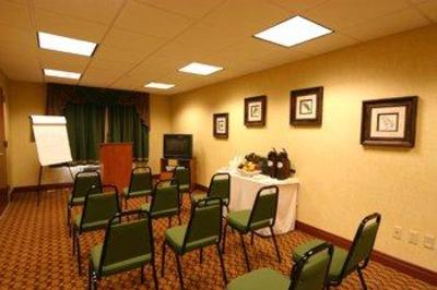 фото отеля BEST WESTERN Strawberry Inn & Suites