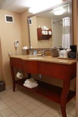 фото отеля Hampton Inn Boston - Logan Airport