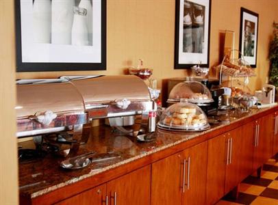 фото отеля Hampton Inn Boston - Logan Airport
