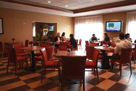 фото отеля Hampton Inn Boston - Logan Airport