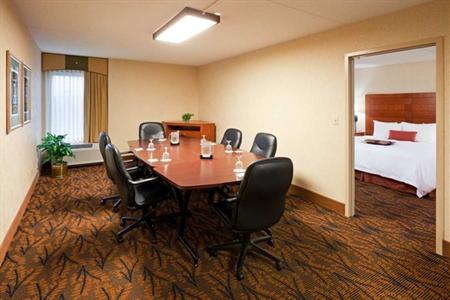 фото отеля Hampton Inn Boston - Logan Airport