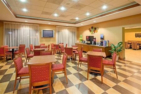 фото отеля Hampton Inn Boston - Logan Airport