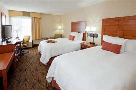 фото отеля Hampton Inn Boston - Logan Airport