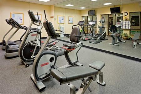 фото отеля Hampton Inn Boston - Logan Airport