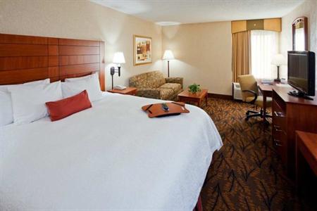 фото отеля Hampton Inn Boston - Logan Airport