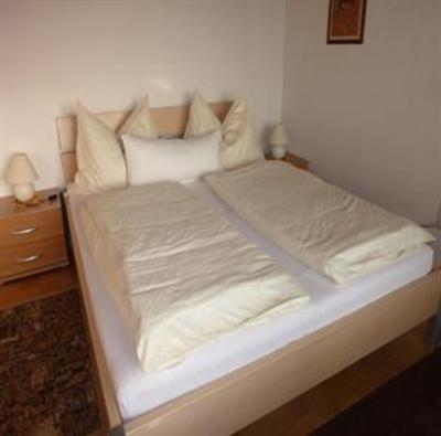 фото отеля Ferienwohnung & Gästezimmer Familie Englstorfer