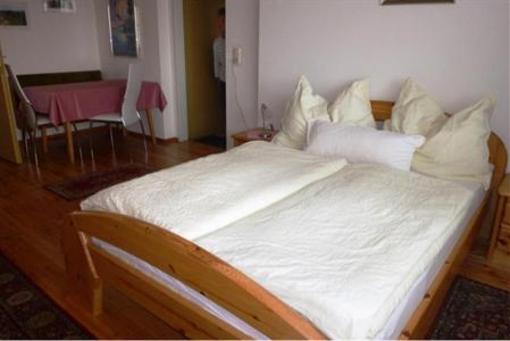 фото отеля Ferienwohnung & Gästezimmer Familie Englstorfer