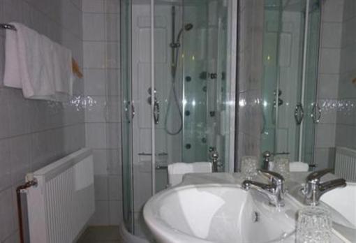 фото отеля Ferienwohnung & Gästezimmer Familie Englstorfer