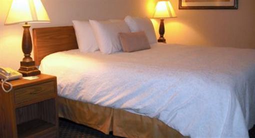 фото отеля AmericInn Kalamazoo