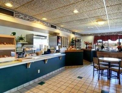 фото отеля Super 8 Waukesha