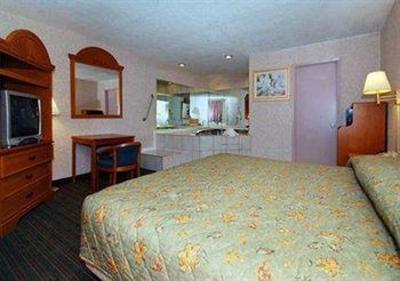 фото отеля Econo Lodge Airport West