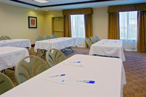 фото отеля Holiday Inn Express Hotel & Suites Tappahannock