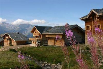 фото отеля Les Chalets de l'Altiport