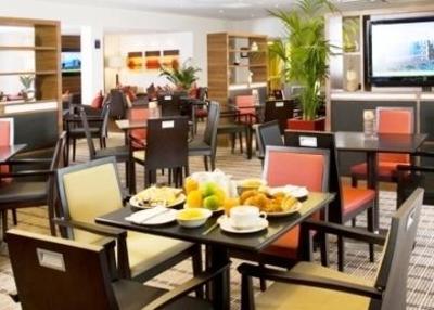 фото отеля Holiday Inn Express Bristol - North