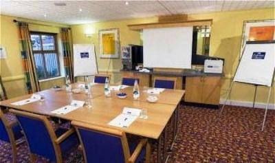 фото отеля Holiday Inn Express Bristol - North