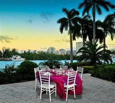 фото отеля Gallery ONE - A Doubletree Guest Suites Hotel