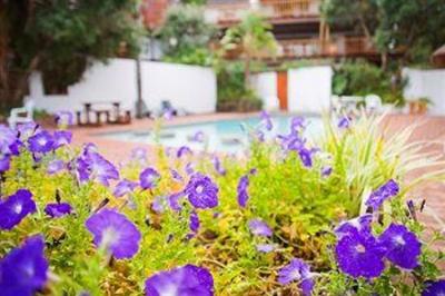 фото отеля Crawford's Beach Lodge & Cabins East London