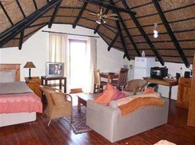 фото отеля Crawford's Beach Lodge & Cabins East London