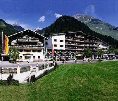 фото отеля Wellness Familienhotel Alpenrose Elbigenalp