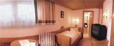 фото отеля Wellness Familienhotel Alpenrose Elbigenalp