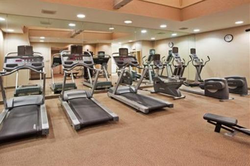 фото отеля Staybridge Suites Savannah Historic District