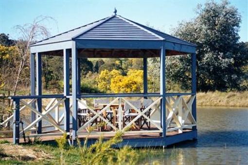 фото отеля Wombat Hills Cottages Mansfield