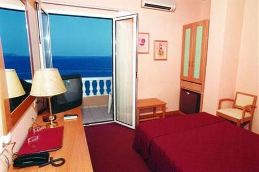 фото отеля Mantas Seaside Hotel