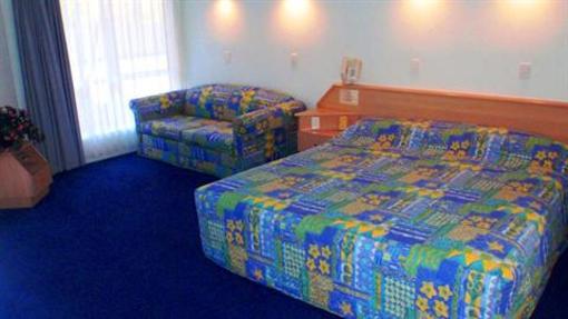 фото отеля Runaway Bay Motor Inn