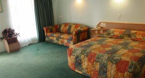 фото отеля Runaway Bay Motor Inn