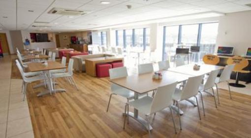 фото отеля Travelodge Hotel Uxbridge Central London
