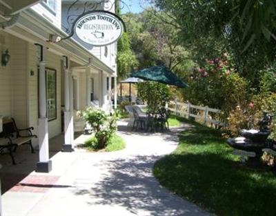 фото отеля Hounds Tooth Inn