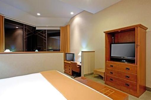 фото отеля Holiday Inn Express Hotel & Suites Ventura Harbor