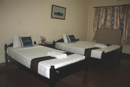 фото отеля Hometown Hotel