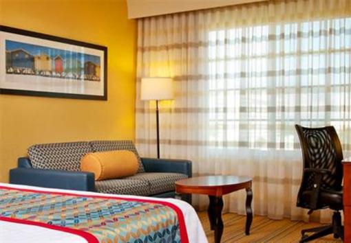 фото отеля Courtyard by Marriott Fort Lauderdale Airport & Cruise Port