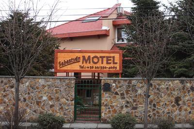 фото отеля Sebestyén Apartmanház-Motel
