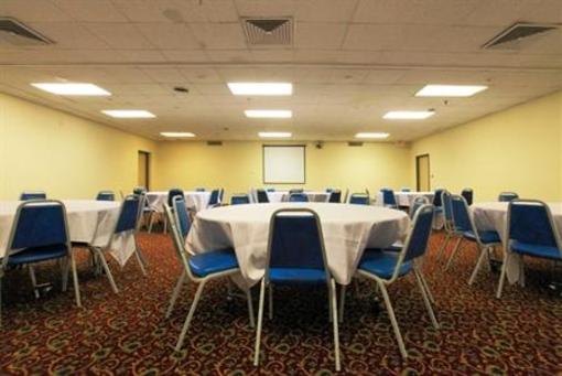 фото отеля Americas Best Value Inn Newton (Iowa)