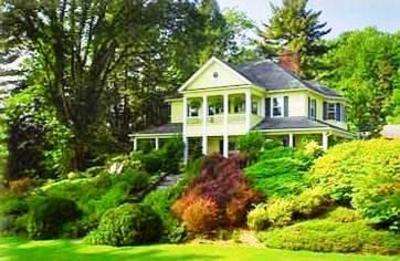 фото отеля The Yellow House on Plott Creek Road