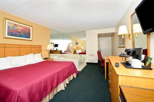 фото отеля Americas Best Value Inn & Suites Saint Cloud