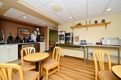 фото отеля Americas Best Value Inn & Suites Saint Cloud