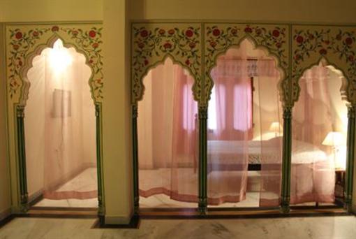 фото отеля Bharat Mahal Palace
