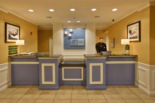 фото отеля Holiday Inn Express & Suites Wichita Airport