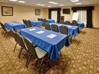 Holiday Inn Express & Suites Wichita Airport