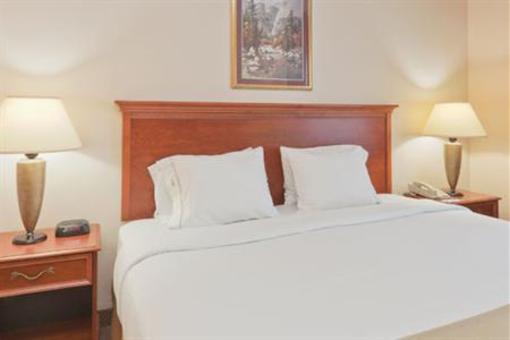 фото отеля Holiday Inn Express Portage