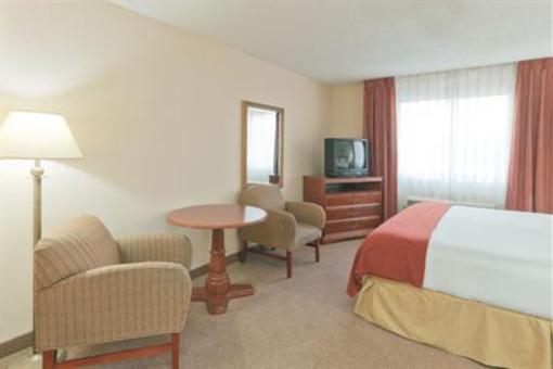 фото отеля Holiday Inn Express Portage