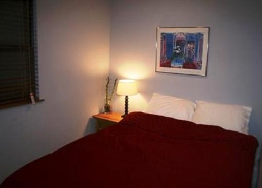 фото отеля Roscoe Village Guesthouse